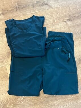 Women’s Cherokee Scrubs Set